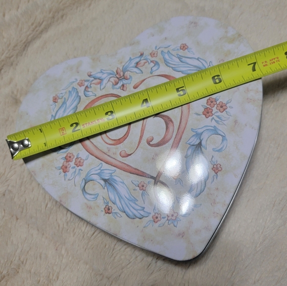 Brighton bundle of 2 tins & 1 jewelry dust bag, monogram B heart, 7" & 3.5" - Picture 5 of 7